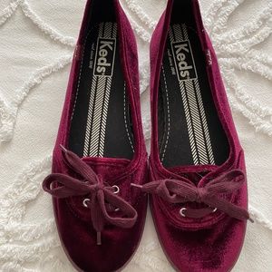 NWOT  Keds Teacup style size 8.5 Dark Red Velvet Fashion Sneakers